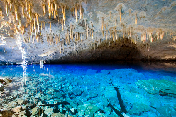 Bonito é conhecida principalmente por suas cavernas de águas cristalinas. 