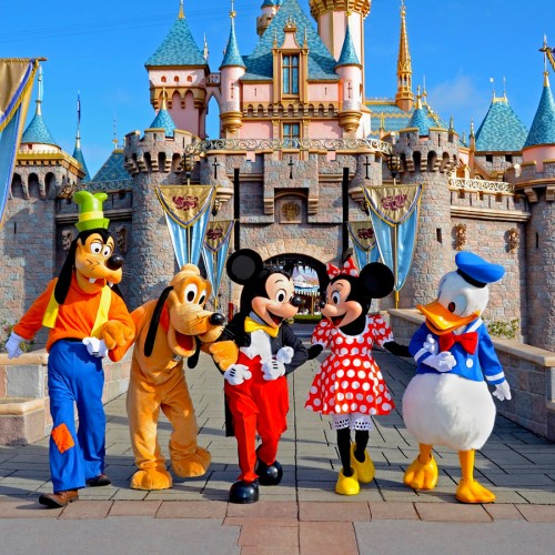 Personagens da Disney, pateta, pluto, mickey, minnie e pato donald. 